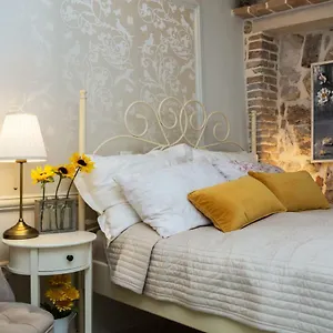  Apartment Yellow Flower Croatia